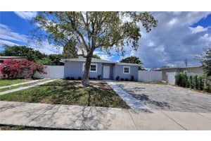 266 NE 42nd St, Deerfield Beach, FL 33064 - MLS#F10526476