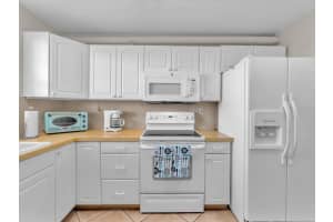 5860 44th Street, Lauderhill, FL 33319 - MLS#F10526541