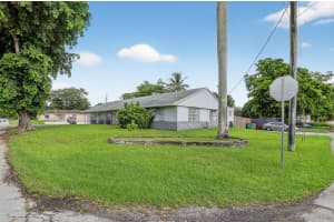 6501 SW 49th St 2, Fort Lauderdale, FL 33314 - MLS#F10526582