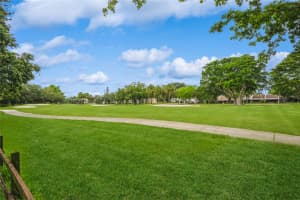 1400 W Sandpiper Cir, Pembroke Pines, FL 33026 - MLS#F10526605