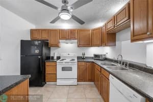 2800 Somerset Dr 201 j, Lauderdale Lakes, FL 33311 - MLS#F10526611