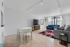 2800 Somerset Dr 201 j, Lauderdale Lakes, FL 33311 - MLS#F10526611