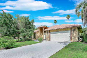 645 NW 102nd Ave, Coral Springs, FL 33071 - MLS#F10526634