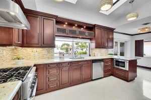 800 SE 3rd Ter, Pompano Beach, FL 33060 Sold 10/24/25