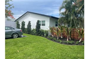 704 NE 23rd Dr 2, Wilton Manors, FL 33305 - MLS#F10526664
