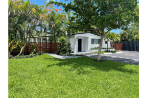 704 NE 23rd Dr 2, Wilton Manors, FL 33305 - MLS#F10526664