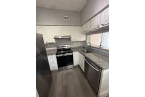 1701 NW 96 ter, Pembroke Pines, FL 33024 - MLS#F10526745