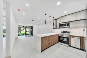 2599 NE 2nd Ave, Boca Raton, FL 33431 - MLS#F10526764