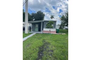 8556 Berkley Dr, Davie