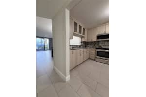 1001 Colony Point Cir 107, Pembroke Pines, FL 33026 - MLS#F10526942