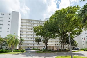 2555 NE 11th St 302, Fort Lauderdale, FL 33304 - MLS#F10526947