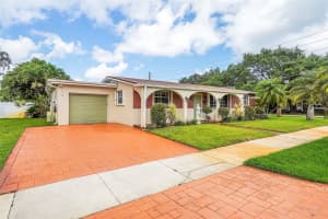 2705 Roosevelt St, Hollywood, FL 33020 - MLS#F10526965