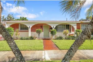 2705 Roosevelt St, Hollywood, FL 33020 - MLS#F10526965