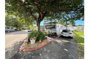 8725 SW 16th Ct, Davie, FL 33324 - MLS#F10526993