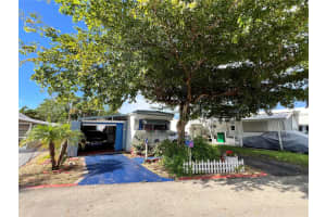 8725 SW 16th Ct, Davie, FL 33324 - MLS#F10526993