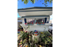 8725 SW 16th Ct, Davie, FL 33324 - MLS#F10526993