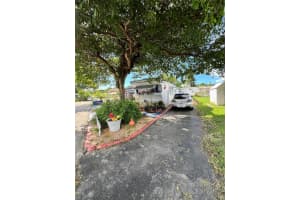 8725 SW 16th Ct, Davie, FL 33324 - MLS#F10526993