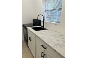 117 SE 4th St 2 - Side, Hallandale Beach, FL 33009 - MLS#F10527026