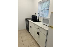 117 SE 4th St 2 - Side, Hallandale Beach, FL 33009 - MLS#F10527026