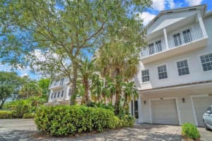 6967 S Lakeside Cir N 220, Davie, FL 33314 - MLS#F10527034