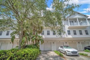 6967 S Lakeside Cir N 220, Davie, FL 33314 - MLS#F10527034