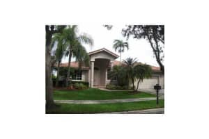 2653 Oakbrook Dr, Weston