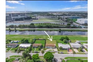 2360 NW 204, Miami Gardens, FL 33056 - MLS#F10527055