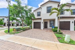 15987 SW 2nd Place, Pembroke Pines, FL 33027 - MLS#F10527087