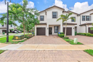 15987 SW 2nd Place, Pembroke Pines, FL 33027 - MLS#F10527087