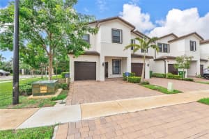 15987 SW 2nd Place, Pembroke Pines, FL 33027 - MLS#F10527087