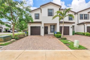 15987 SW 2nd Place, Pembroke Pines, FL 33027 - MLS#F10527087