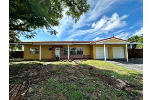 912 NE 9th Ct, Pompano Beach, FL 33060 - MLS#F10527120
