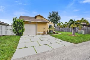 10921 SW 10th Ct, Pembroke Pines, FL 33025 - MLS#F10527130