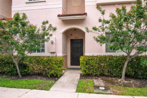 8805 S Isles Cir, Tamarac, FL 33321 Sold 10/31/25