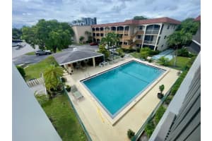 651 E Pine Dr 310, Pompano Beach, FL 33060 - MLS#F10527292