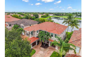 556 Cresta Cir, West Palm Beach, FL 33413 - MLS#F10527330