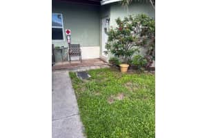 1911 NE 28th St 4, Lighthouse Point, FL 33064 - MLS#F10527349