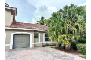 9049 NW 54th St, Sunrise, FL 33351 - MLS#F10527437