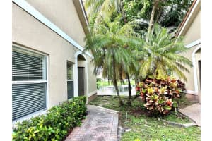 9049 NW 54th St, Sunrise, FL 33351 - MLS#F10527437