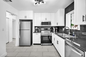 6630 Cody St, Hollywood, FL 33024 - MLS#F10527502