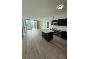 90 Sw 3rd St 3912, Miami