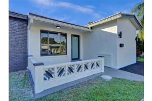 4165 NW 52nd Ave, Lauderdale Lakes, FL 33319 - MLS#F10527546