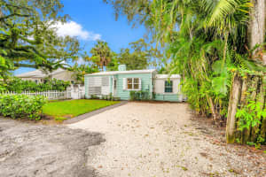 804 SW 4th St front, Fort Lauderdale, FL 33312 - MLS#F10527570