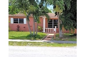 30 NW 189th St, Miami, FL 33169 - MLS#F10527666