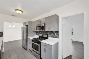7021 Park St, Hollywood, FL 33024 - MLS#F10527723