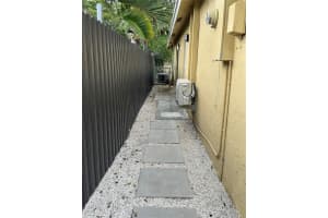1136 NW 5th Ct 1, Fort Lauderdale, FL 33311 - MLS#F10528114