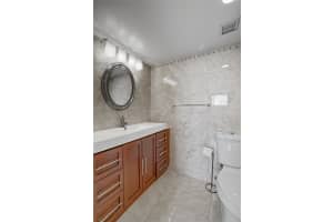 942 NE 199th St 401, Miami, FL 33179 - MLS#F10528250