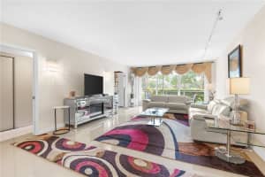 3800 Oaks Clubhouse Drive, Pompano Beach, FL 33069 - MLS#F10528282