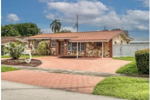 1030 W 53rd Ter, Hialeah, FL 33012 - MLS#F10528309