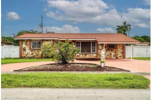 1030 W 53rd Ter, Hialeah, FL 33012 - MLS#F10528309